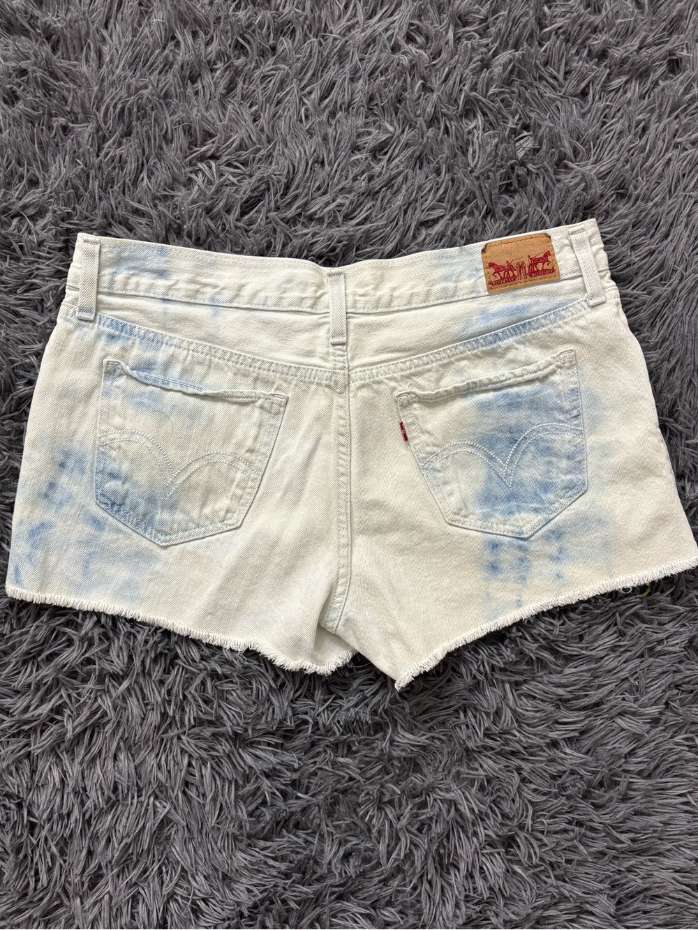 Levi's White Denim Shorts with Light Blue Tie-Dye Wash Woman Size 11